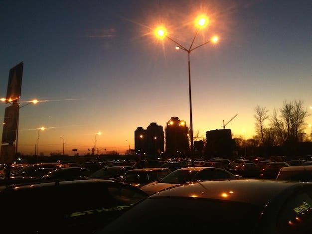 Investing in Clean Energy in the US: Risks & Rewards in 2025