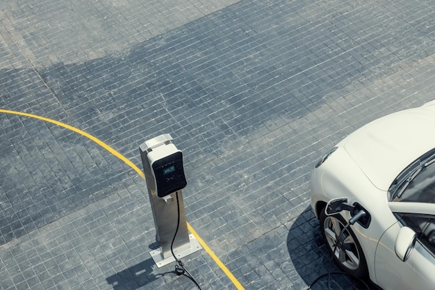 Investing in US Electric Vehicle Infrastructure: Potential Returns